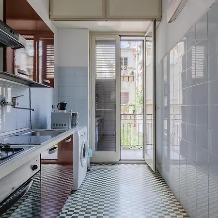 Apartmán Guesthost - *